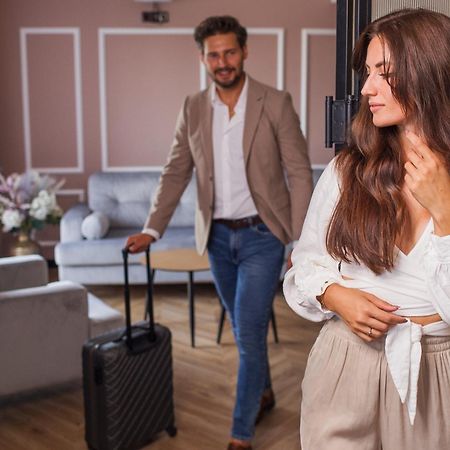 Resto Inn - Smart Apartamenty Blisko Energylandii Polwies Kültér fotó
