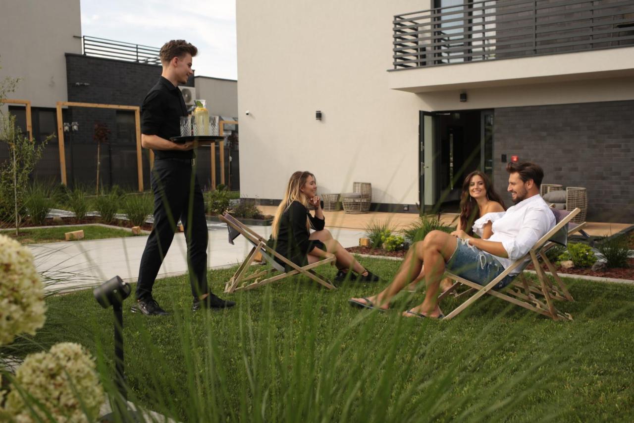 Resto Inn - Smart Apartamenty Blisko Energylandii Polwies Kültér fotó