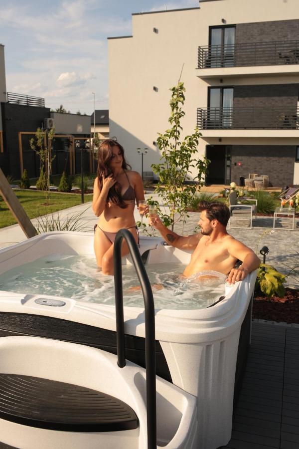 Resto Inn - Smart Apartamenty Blisko Energylandii Polwies Kültér fotó