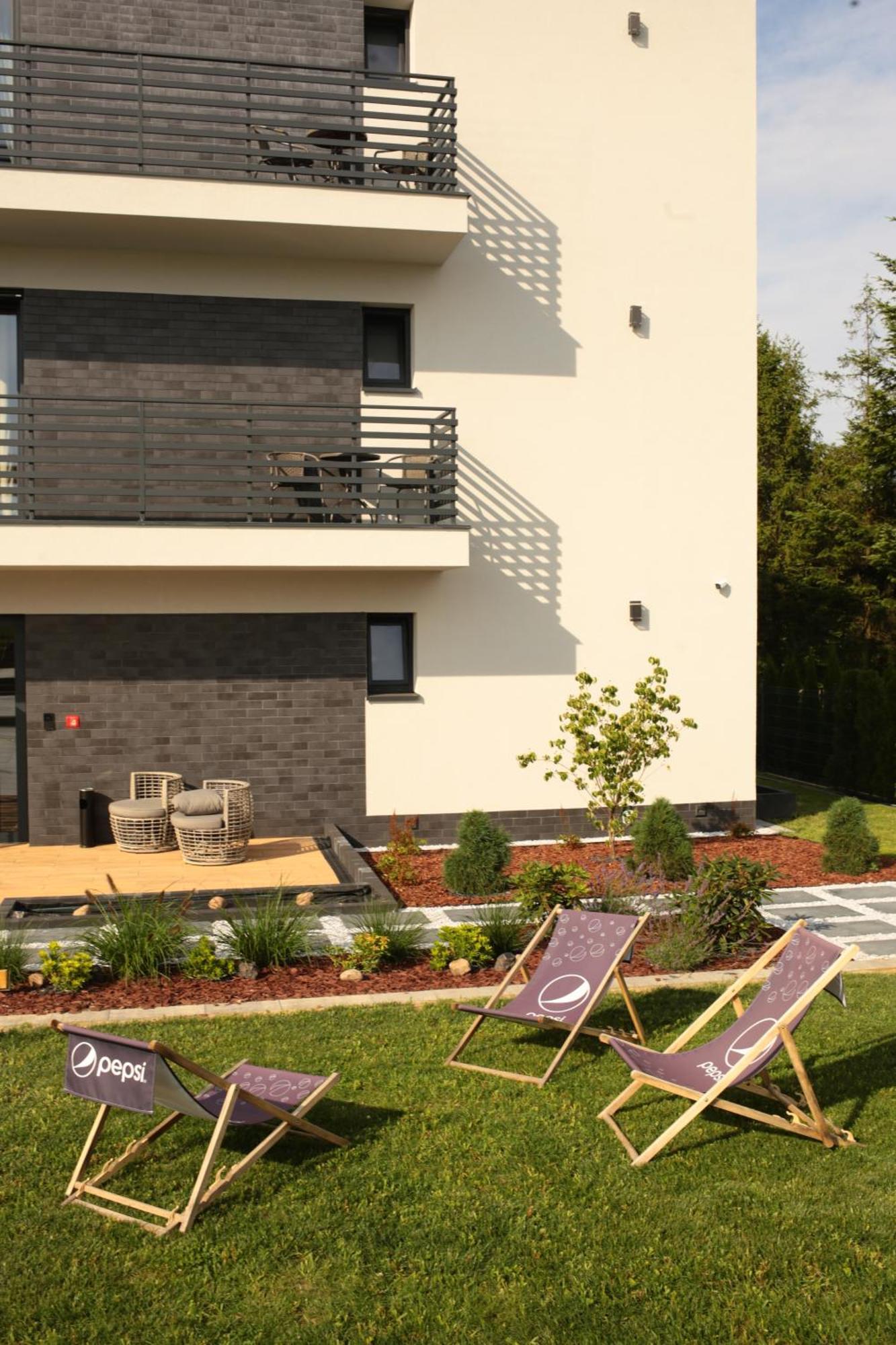 Resto Inn - Smart Apartamenty Blisko Energylandii Polwies Kültér fotó